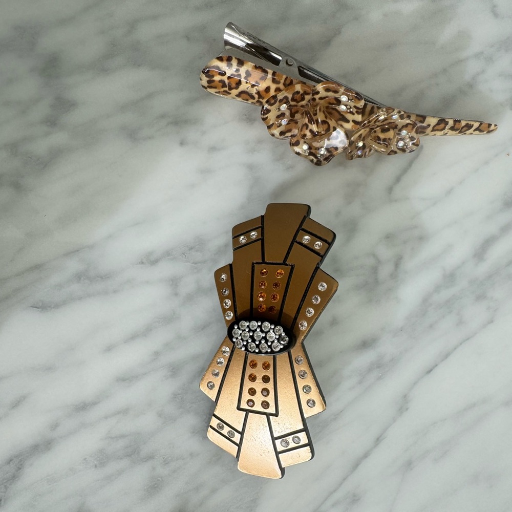 One hair barrette and one hair clip
